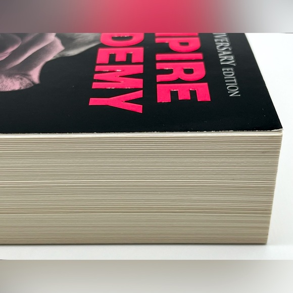 NEW Signed 10th Anniversary Edition of Vampire Academy by Richelle Mead - Picture 13 of 15